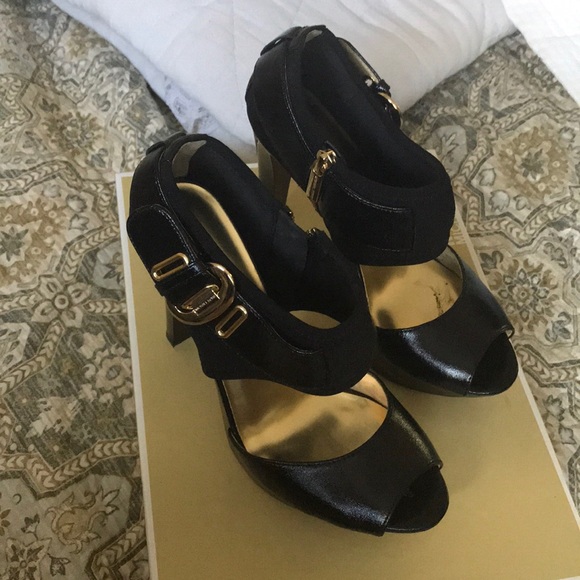 Michael Kors Morgen Platform, Black, size 7.5M - Picture 3 of 8